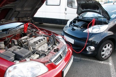 Kích bình ắc-quy: Kinh nghiệm tài xế Việt nên biết khi xe để lâu không đi