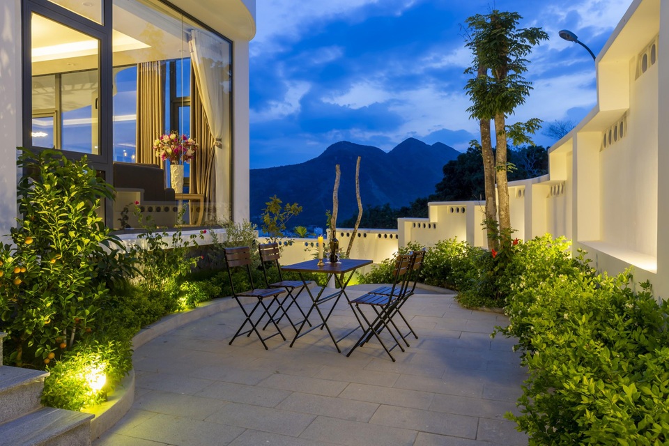 Gia đình ở Nha Trang xây biệt thự “lưng tựa núi, mặt hướng biển” tuyệt đẹp - 10