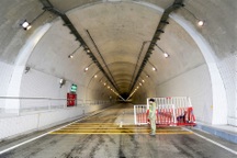 Tạm cấm hầm Hải Vân để nổ mìn thi công đường