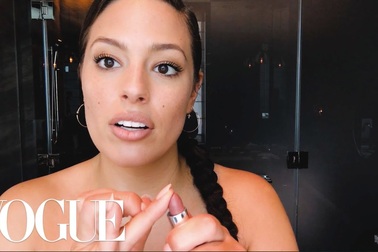 Ashley Graham hướng dẫn trang điểm