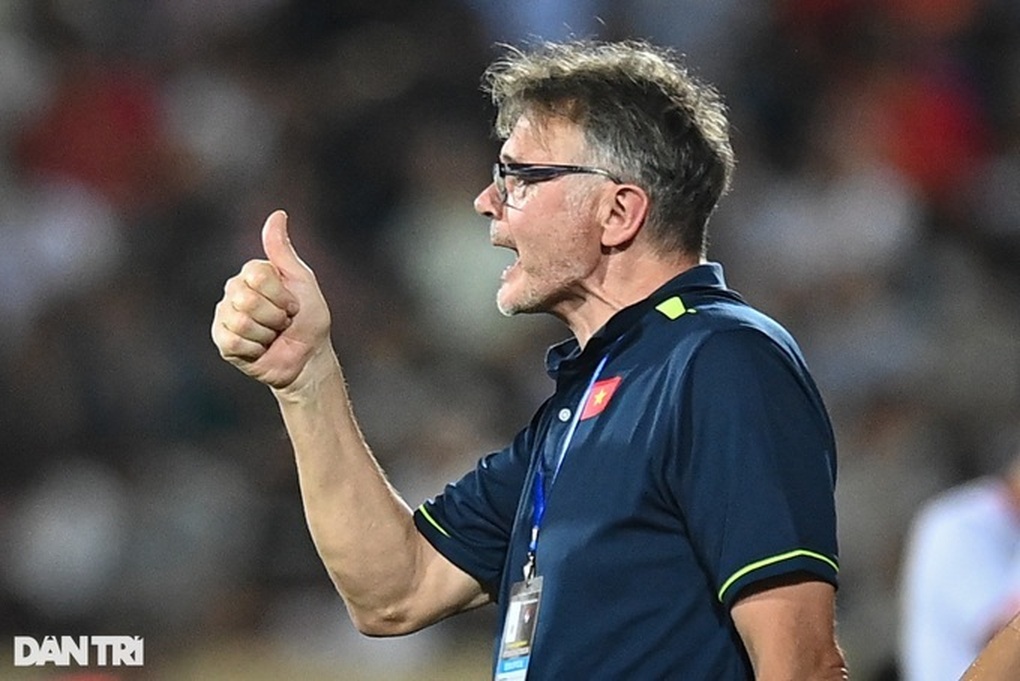 HLV Troussier trả lời báo Anh về giấc mơ World Cup của tuyển Việt Nam - 1 HLV Troussier trả lời báo Anh về giấc mơ World Cup của tuyển Việt Nam - 1