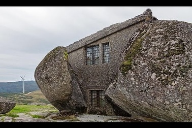 Ngôi nhà đá lạ mắt ở Bồ Đào Nha