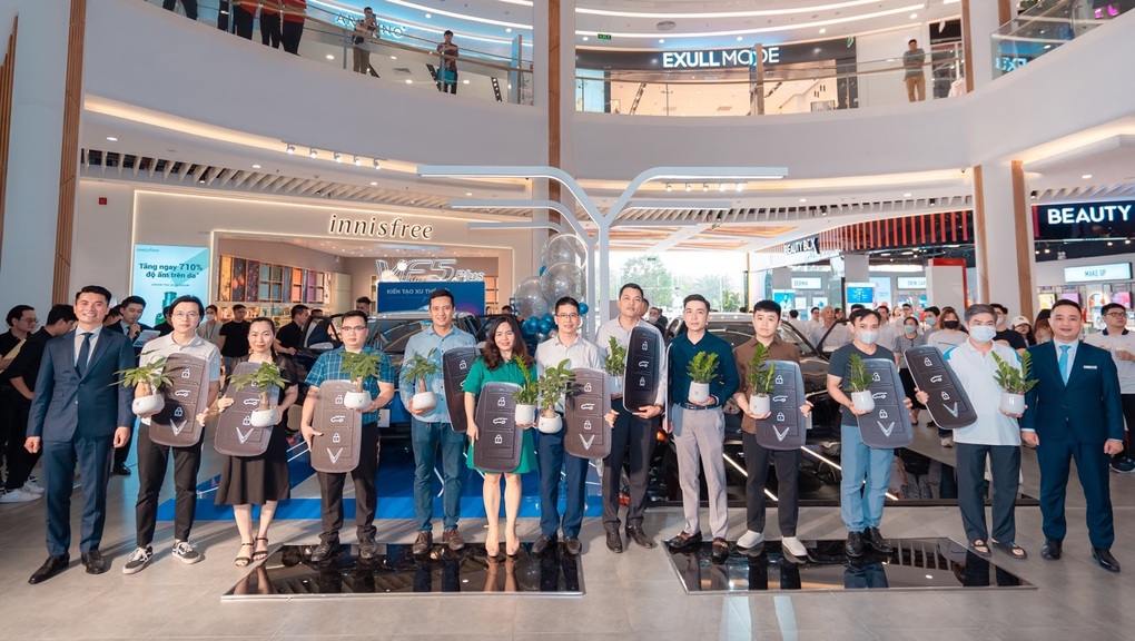 VinFast bàn giao xe VF 5 Plus cho khách hàng - 1 VinFast bàn giao xe VF 5 Plus cho khách hàng - 1