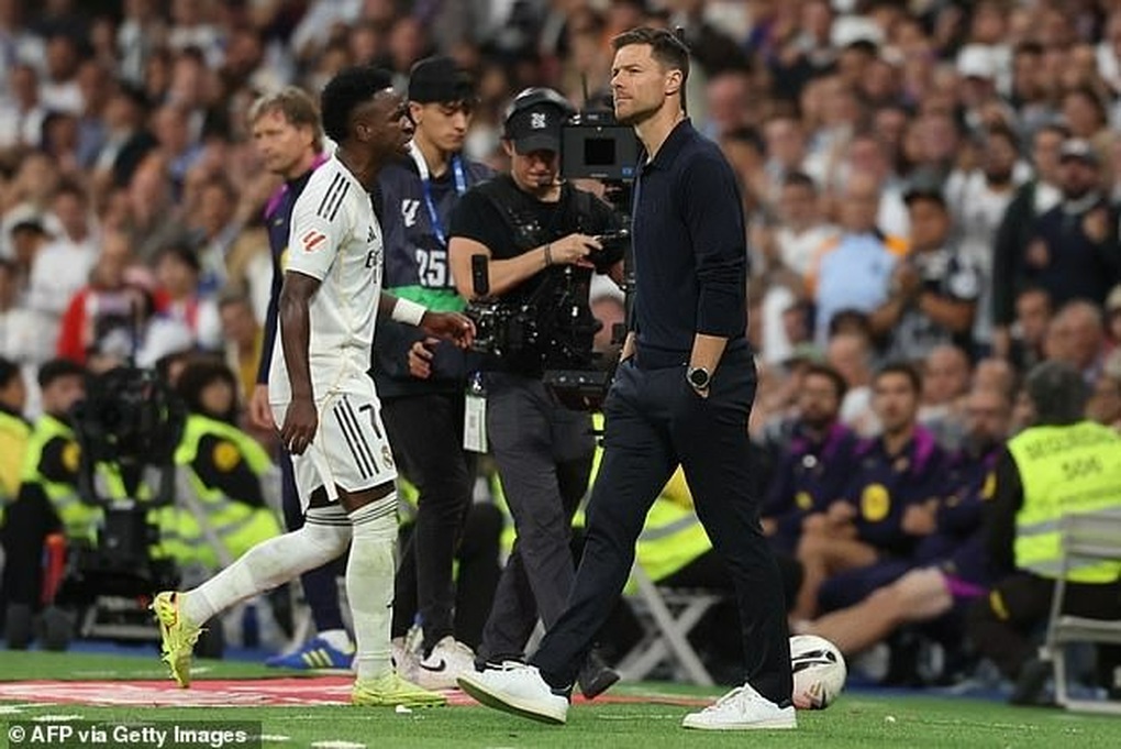 Vinicius mâu thuẫn lớn với HLV Alonxo, bật tín hiệu rời Real Madrid - 2 Vinicius mâu thuẫn lớn với HLV Alonxo, bật tín hiệu rời Real Madrid - 2