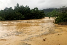 Thi thể một người nước ngoài trôi dạt vào bờ biển