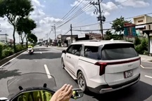 Phạt tài xế không nhường đường cho đoàn xe ưu tiên ở TPHCM