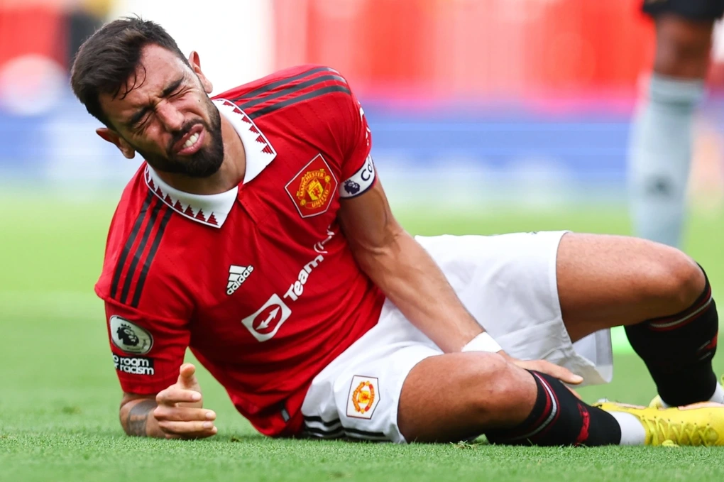 Bị cầu thủ Arsenal triệt hạ, Bruno Fernandes suýt gãy chân - 1 Bị cầu thủ Arsenal triệt hạ, Bruno Fernandes suýt gãy chân - 1