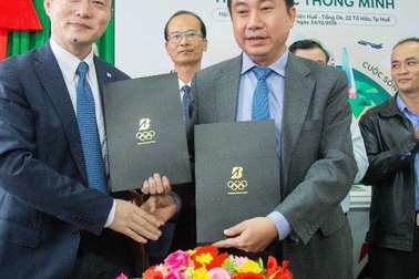 Bridgestone Việt Nam trao tặng 20 thùng rác thông minh cho thành phố Huế