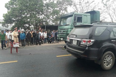 Chiến sĩ công an tử vong trên đường sau va chạm với xe tải