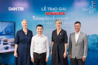 Trao giải cho các tác giả chiến thắng cuộc thi "Sống lành mạnh cùng hải sản Na Uy"