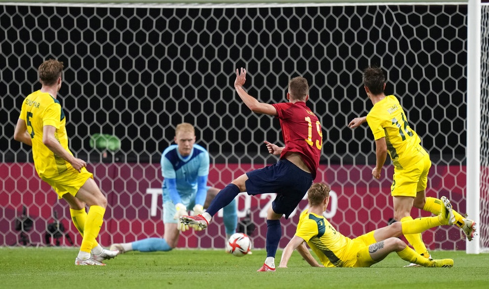 Dàn sao Tây Ban Nha nhọc nhằn đánh bại Olympic Australia - 3