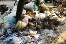Sóc Trăng: Dân khốn khổ vì bãi rác "ngâm tôm" không được xử lý