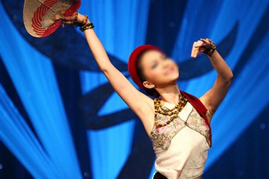 Em thành nghệ sĩ, tình mình chông chênh