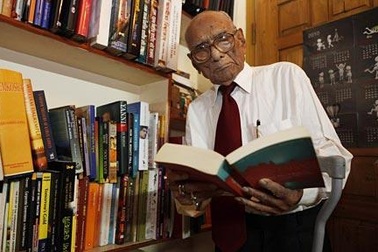 Cụ ông 100 tuổi làm tiến sĩ