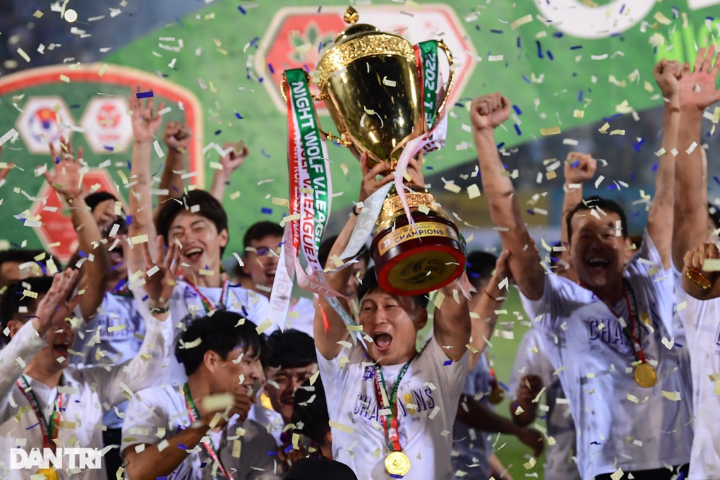 HLV Chun Jae Ho muốn trao huy chương vô địch V-League cho Quang Hải - 1 HLV Chun Jae Ho muốn trao huy chương vô địch V-League cho Quang Hải - 1