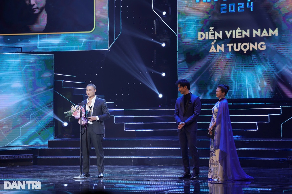 Thanh Hương, Duy Hưng xúc động khi nhận giải Ấn tượng VTV 2024 - 2