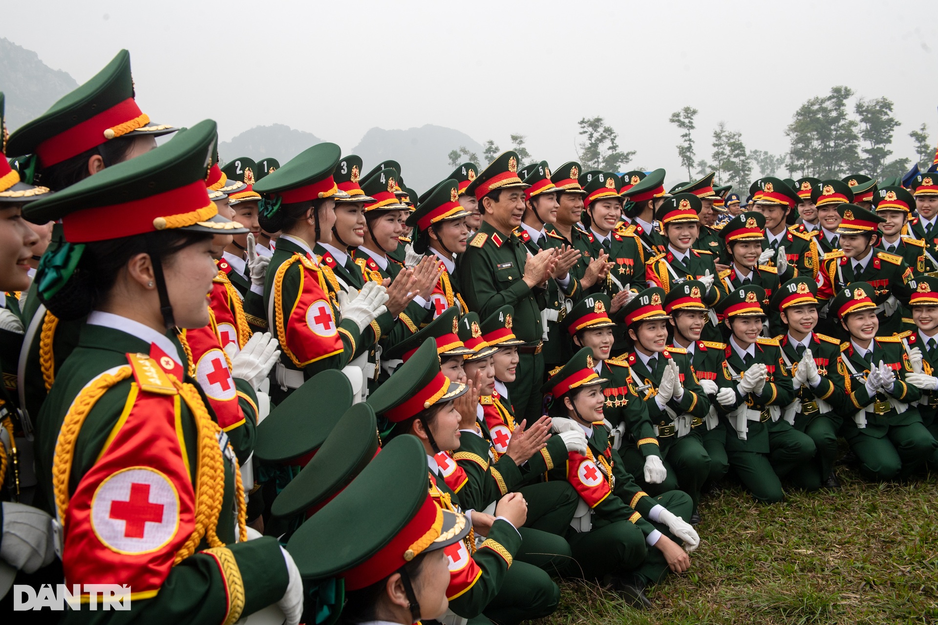 Đại tướng Phan Văn Giang thăm, động viên các chiến sĩ hợp luyện diễu binh - 14