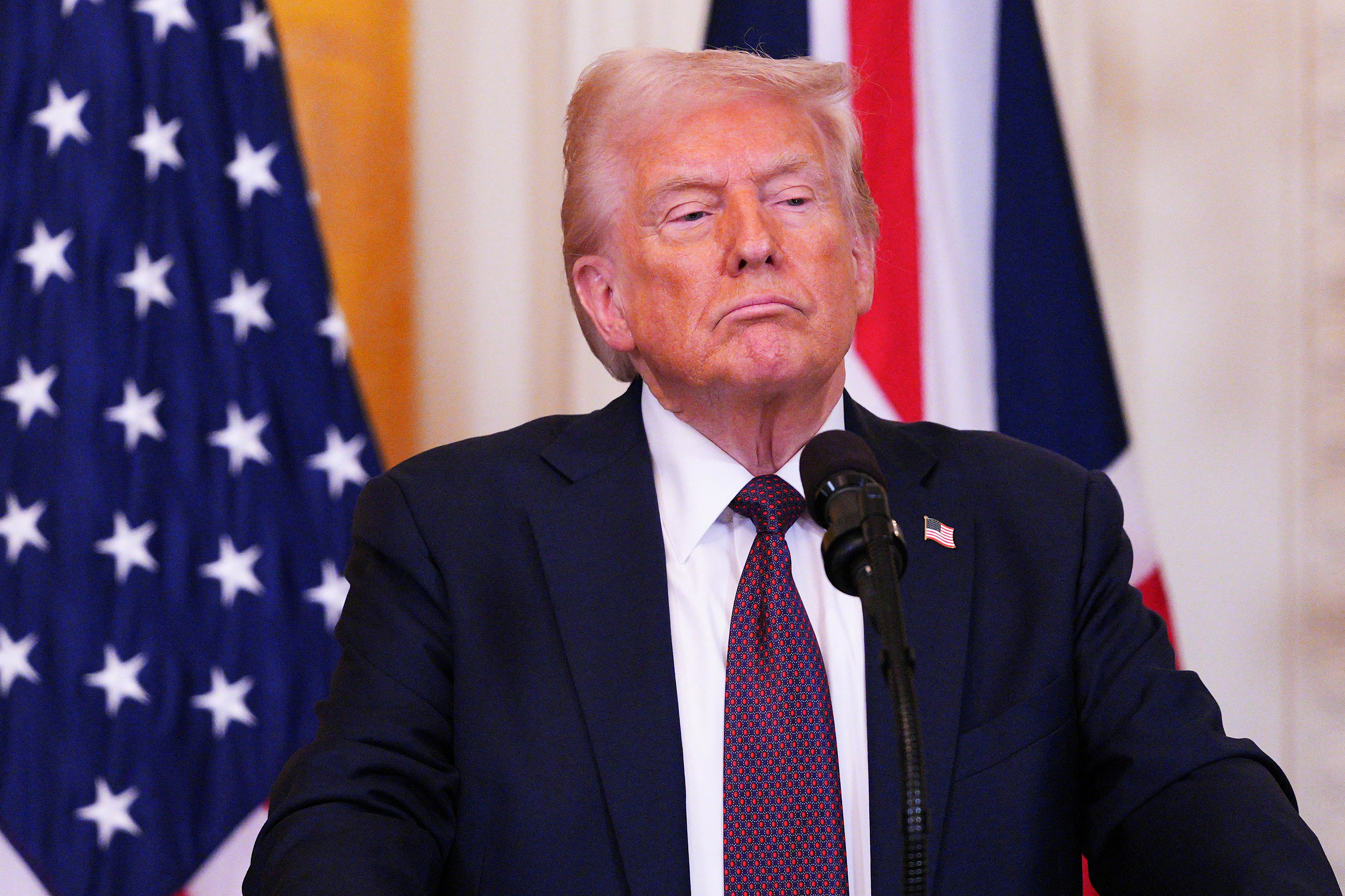 Vì sao ông Trump chưa động binh với Iran giữa lúc nước sôi lửa bỏng? - 1