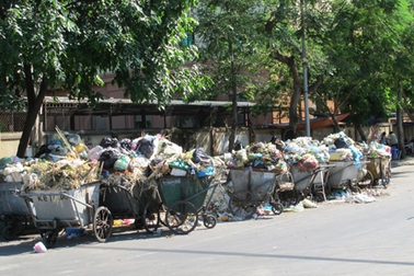 Thành phố Vinh lại ứ đọng rác