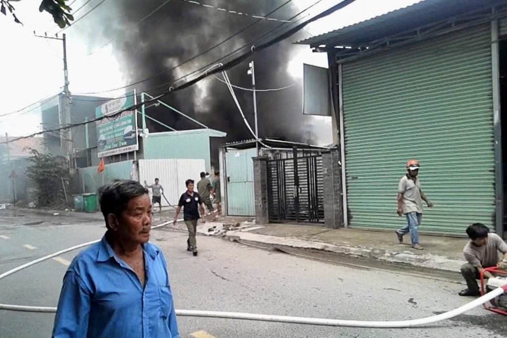 Cháy bãi giữ xe ở TPHCM - 1 Cháy bãi giữ xe ở TPHCM - 1