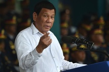 Nghi bị CIA nghe lén, Tổng thống Philippines tính bỏ điện thoại thông minh