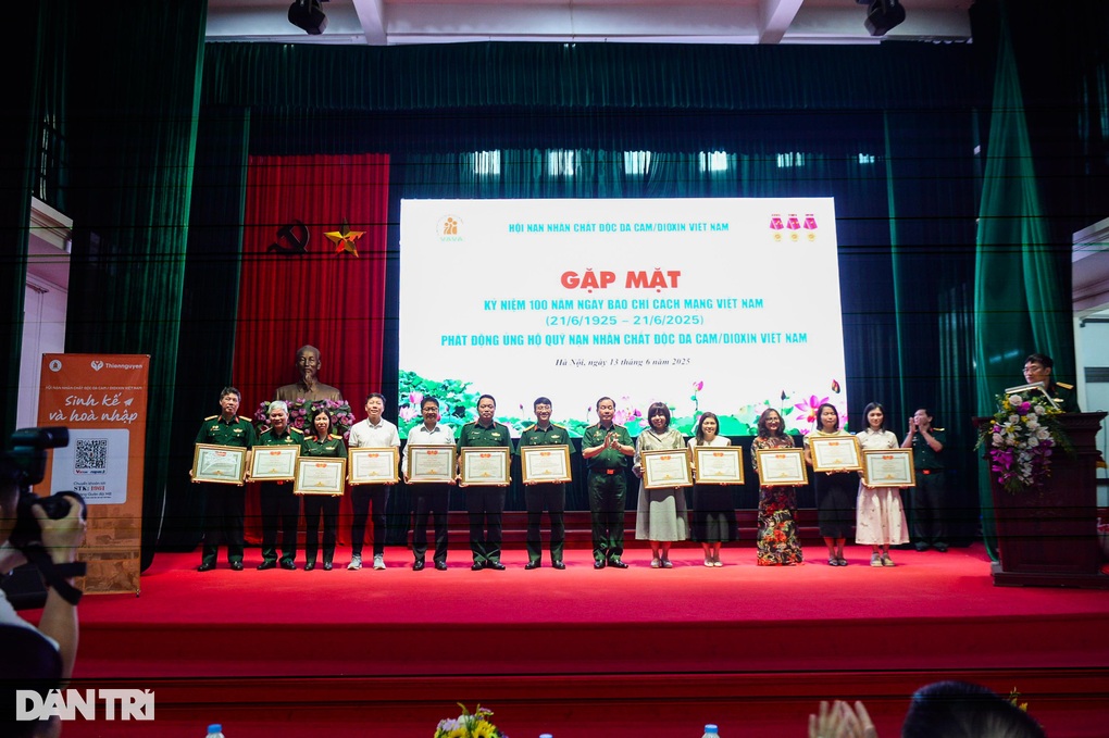 Nạn nhân nhiễm chất độc da cam là những người nghèo nhất, đau khổ nhất - 2 Nạn nhân nhiễm chất độc da cam là những người nghèo nhất, đau khổ nhất - 2
