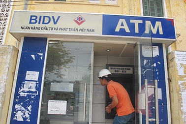 ATM cà giựt, khách hàng bực