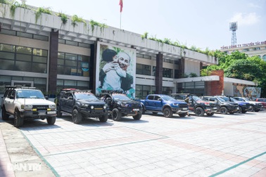 Dàn ô tô địa hình làm "nhiệm vụ đặc biệt" trong những ngày giãn cách xã hội