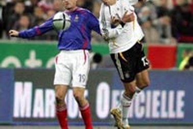 Juventus bác bỏ thông tin về hợp đồng với Sagnol