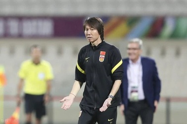 Báo Trung Quốc yêu cầu sa thải HLV Li Tie sau trận hòa Oman