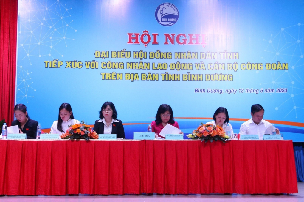 Công nhân chất vấn chính sách, ngóng hỗ trợ để bám trụ nhà máy - 1 Công nhân chất vấn chính sách, ngóng hỗ trợ để bám trụ nhà máy - 1