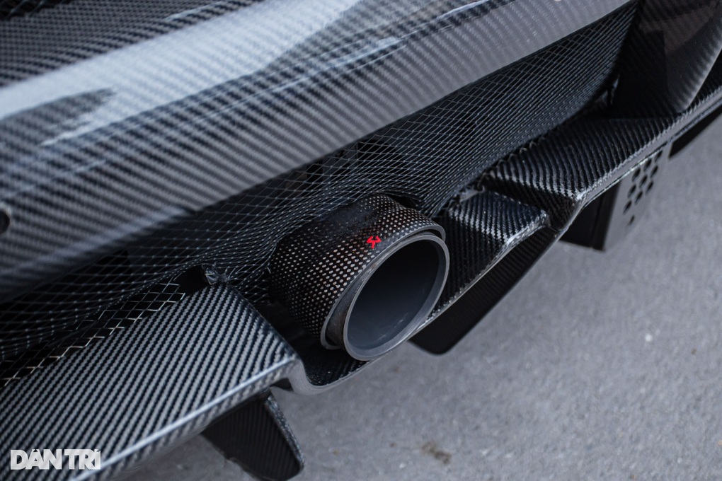 Ferrari 488 GTB từng vướng lùm xùm lăng mạ CSGT tiếp tục được rao bán - 8 Ferrari 488 GTB từng vướng lùm xùm lăng mạ CSGT tiếp tục được rao bán - 8