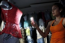 Công chức Venezuela chỉ làm việc 2 ngày mỗi tuần do thiếu điện