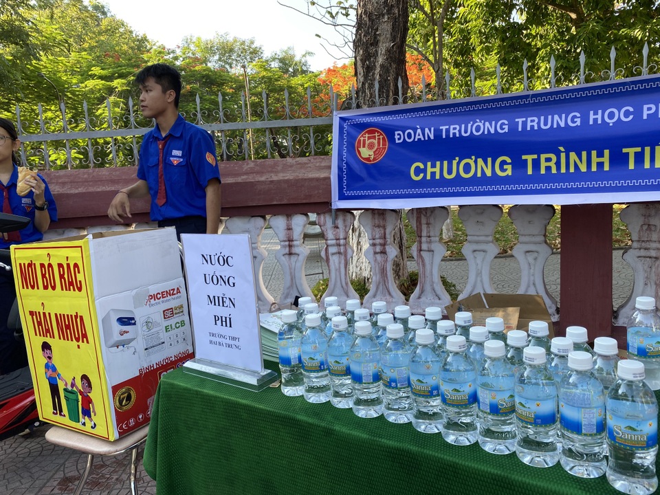 Hơn 5.000 học sinh Thừa Thiên Huế bắt đầu kỳ thi vào lớp 10 - 7 Hơn 5.000 học sinh Thừa Thiên Huế bắt đầu kỳ thi vào lớp 10 - 7