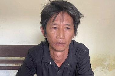 Xin tiền xong còn xông vào cướp giật