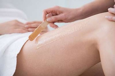 “Khóc thét” vì tẩy lông bằng sáp nóng