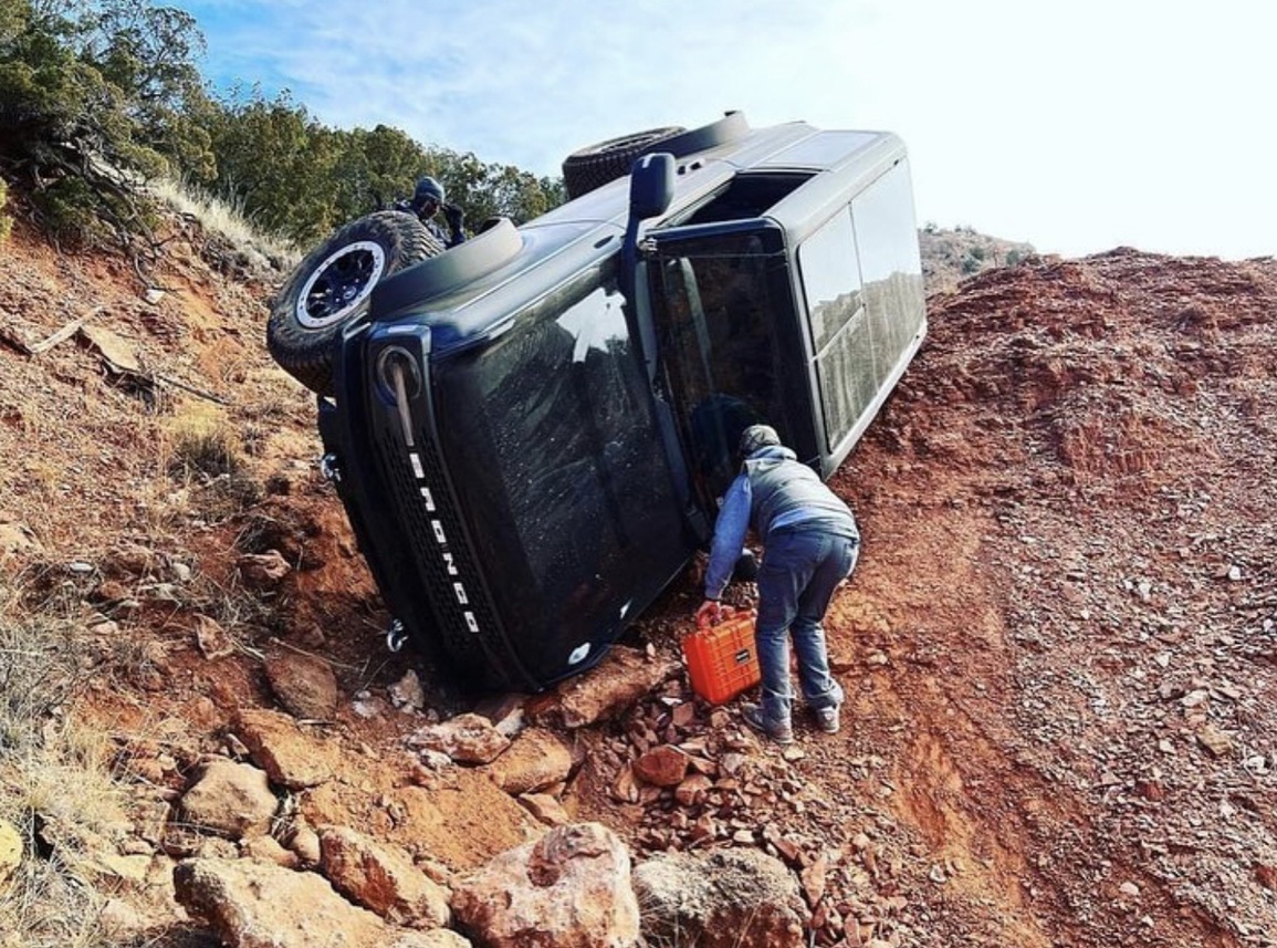 Hình ảnh hổ thẹn của chiếc xe được quảng cáo là chiến binh off-road - 1 Hình ảnh hổ thẹn của chiếc xe được quảng cáo là chiến binh off-road - 1