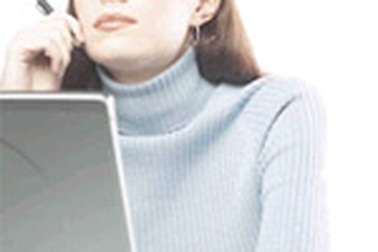 Quý bà chọn laptop 