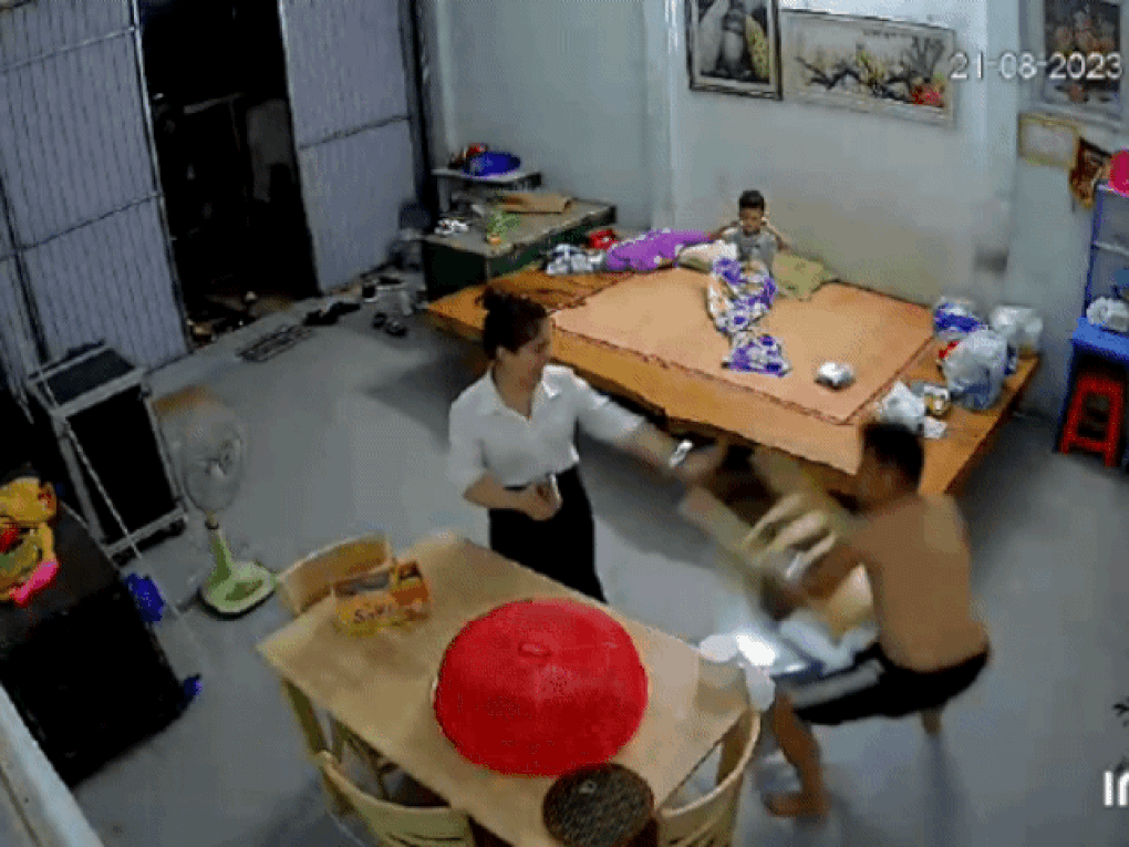 Người phụ nữ báo công an sau cả chục năm 3 mẹ con chịu đòn chồng - 2 Người phụ nữ báo công an sau cả chục năm 3 mẹ con chịu đòn chồng - 2