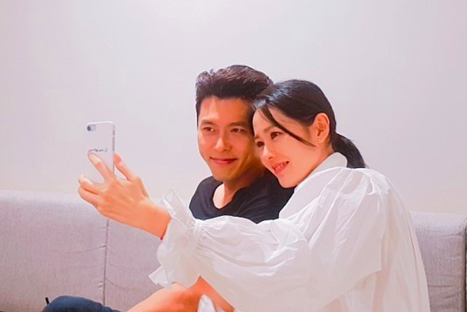 Quá đẹp đôi, fan liên tục kêu gọi Son Ye Jin và Hyun Bin thành cặp! - 11 Quá đẹp đôi, fan liên tục kêu gọi Son Ye Jin và Hyun Bin thành cặp! - 11