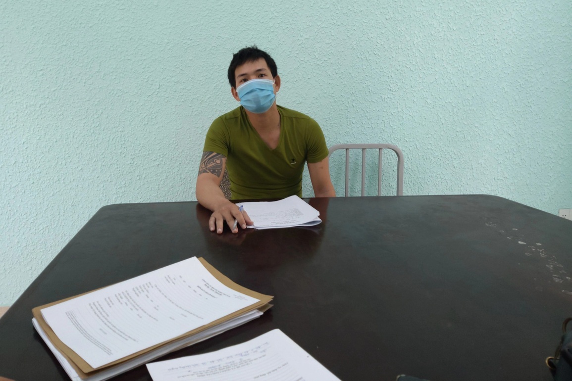 Bắt 2 đối tượng cướp tiền và vàng của một phụ nữ - 2 Bắt 2 đối tượng cướp tiền và vàng của một phụ nữ - 2