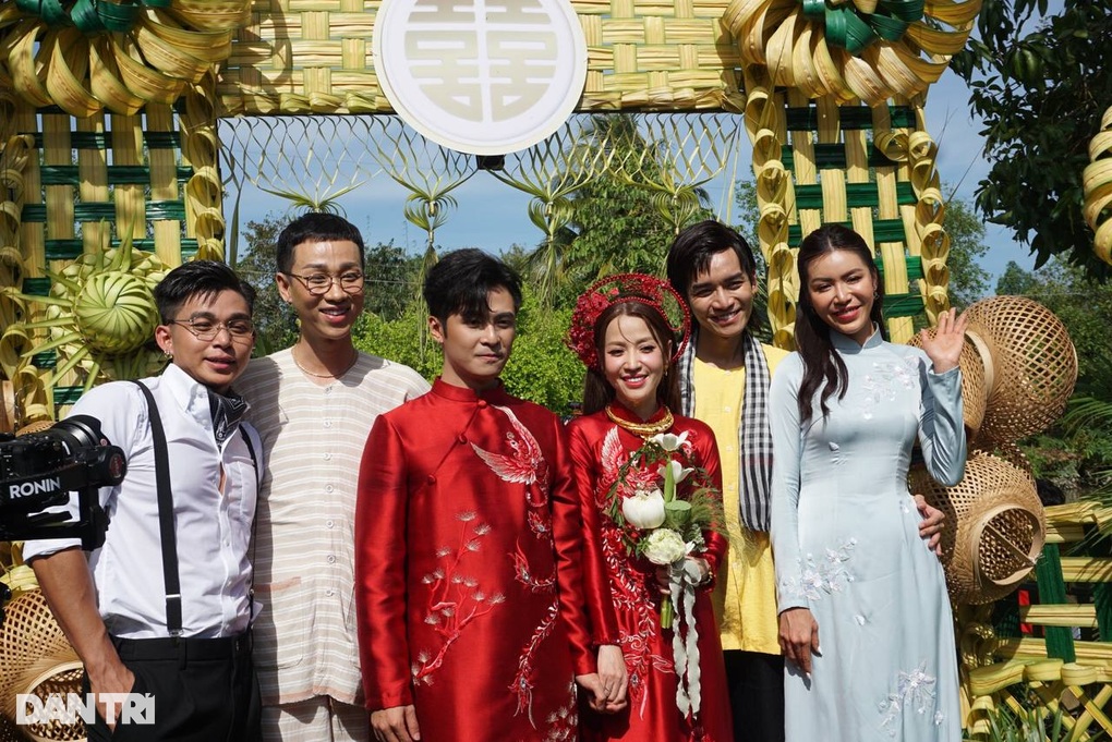 Lễ cưới Puka, Gin Tuấn Kiệt: Đón dâu bằng sà lan, cô dâu nhận 20 cây vàng - 10 Lễ cưới Puka, Gin Tuấn Kiệt: Đón dâu bằng sà lan, cô dâu nhận 20 cây vàng - 10