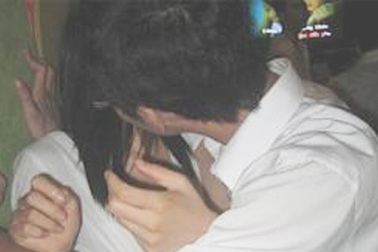 Mới 13 tuổi đã đưa hai bạn trai vào tù vì ăn “trái cấm”