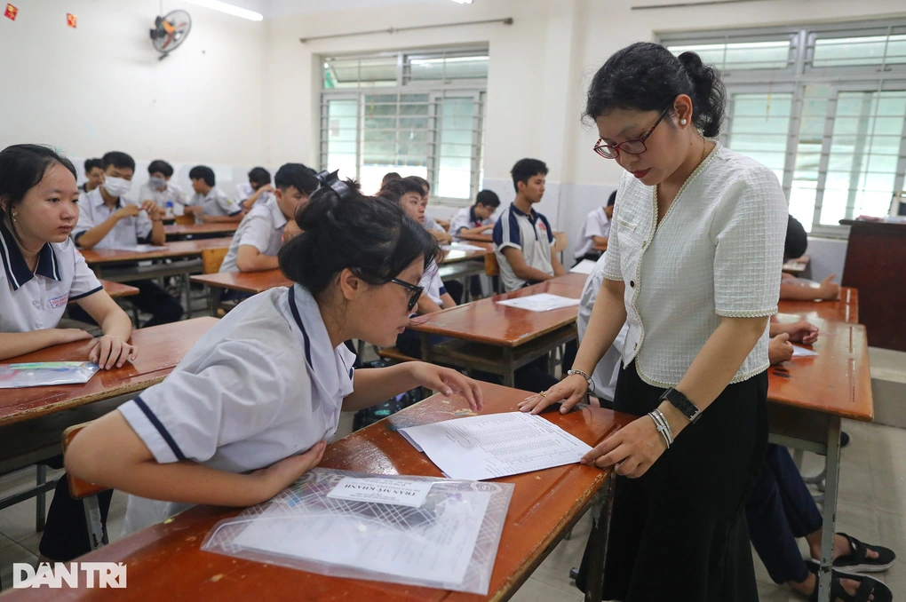 Nữ sinh “giấu đồ vào váy” và chuyện chưa thi đã rớt ở kỳ thi căng nhất - 2 Nữ sinh “giấu đồ vào váy” và chuyện chưa thi đã rớt ở kỳ thi căng nhất - 2