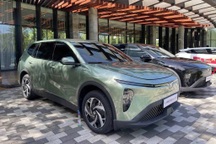 VinFast Limo Green lộ nội thất thực tế: Rộng rãi, nhiều tiện ích thực dụng