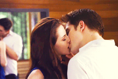 Kristen Stewart và dàn "sao" nghĩ gì khi diễn cảnh "nóng"?