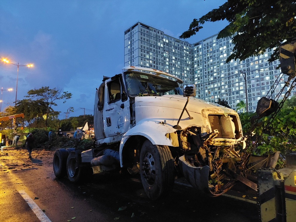 Hung thần xa lộ đại náo, xa lộ Hà Nội kẹt cứng nhiều giờ liền - 3 Hung thần xa lộ đại náo, xa lộ Hà Nội kẹt cứng nhiều giờ liền - 3