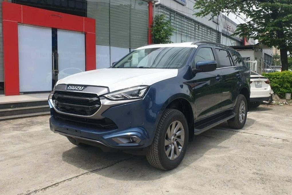 Tháng đầu mở bán, bản nâng cấp giúp doanh số Santa Fe bỏ xa Fortuner - 4