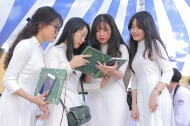 Kỳ nghỉ hè đặc biệt nhất lịch sử và tâm thư của nữ hiệu trưởng