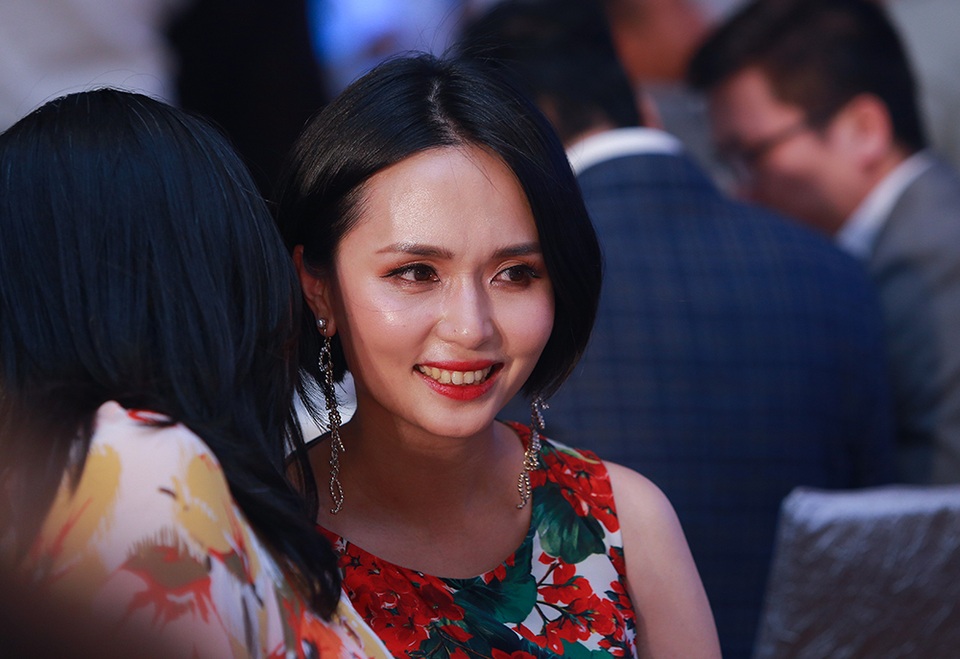 Vợ chồng Duy Mạnh hôn nhau, quẩy tưng bừng cùng dàn sao đình đám - 4 Vợ chồng Duy Mạnh hôn nhau, quẩy tưng bừng cùng dàn sao đình đám - 4